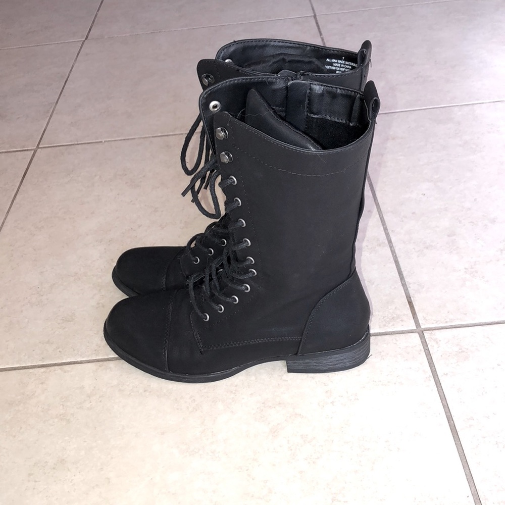 👢Black faux leather boots👢